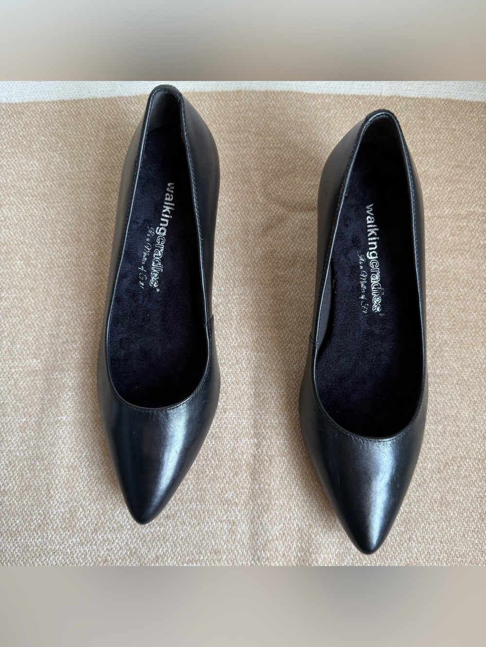 Walking Cradles Black Pointed Toe Leather size 6